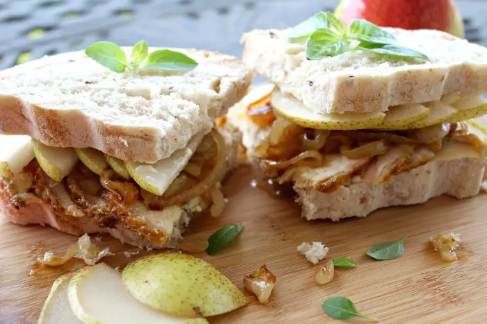 chicken caramelised onion & pear sandwich | berrysweetlife.com