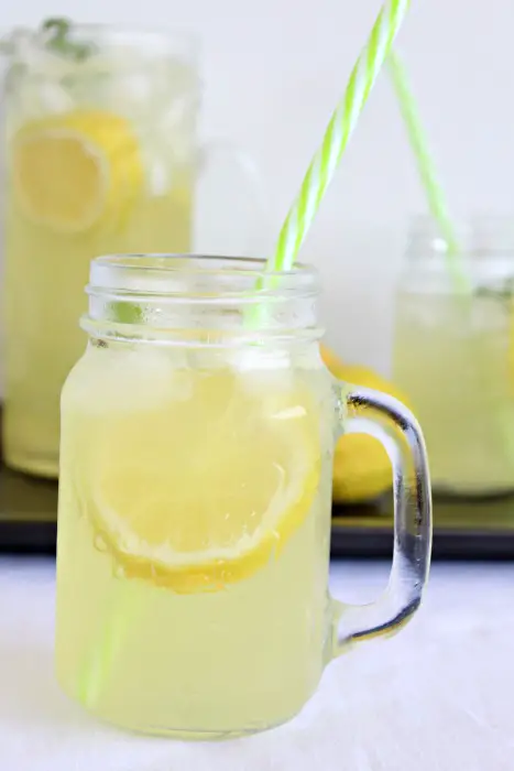 traditional homemade lemonade (sugar free) | berrysweetlife.com