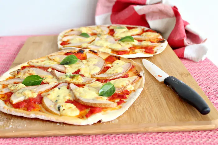 healthy homemade pear & blue cheese pizza