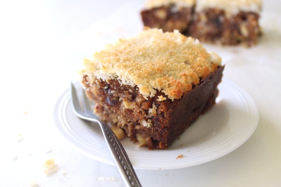 My favourite delicious, healthy and easy cake recipe! This Sugar Free Apple Date Cake With Coconut Topping is dairy free & made with fresh apples and dates | berrysweetlife.com