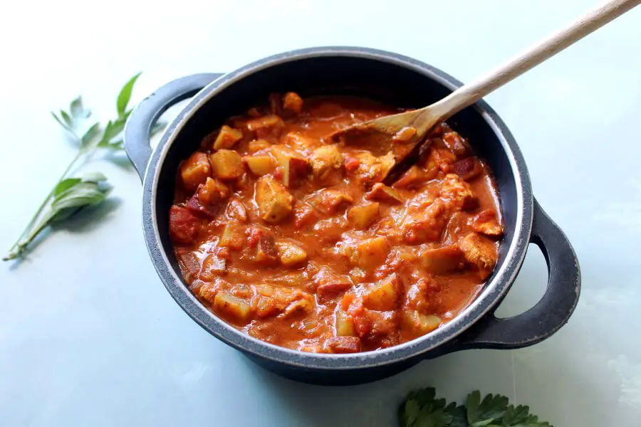 The Best Super Quick Chicken Curry With Sweet Potatoes, a wonderfully aromatic, flavourful, simple Indian curry made in one pot in 35 minutes | berrysweetlife.com