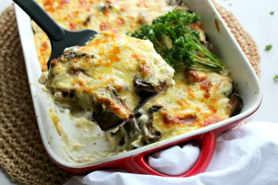 Brinjal Mushroom & Mozzarella Lasagne. A vegetarian feast for cheese lovers! Very quick & easy dish that is so tasty & comforting. You will love this recipe | berrysweetlife.com