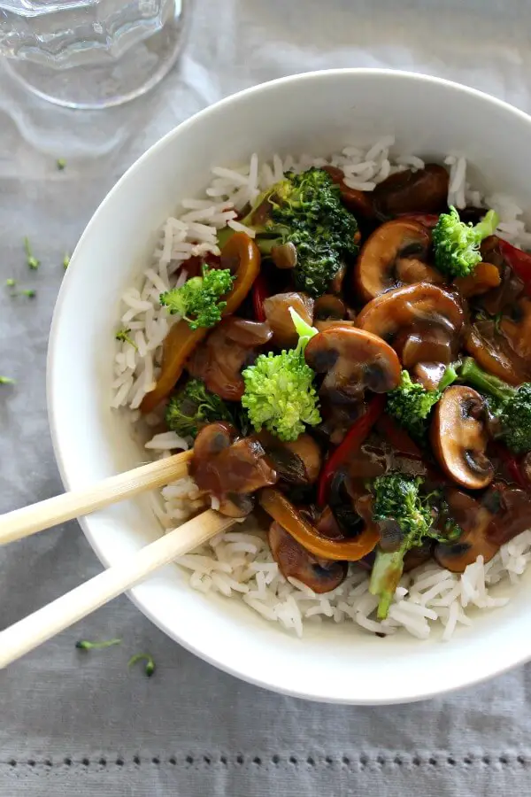Mushroom Broccoli & Ginger Stir Fry. A delicious vegetarian dish for mushroom lovers. You won't believe the flavour punch that this dish packs! So healthy, quick & easy to make. Yum yum!! | berrysweetlife.com