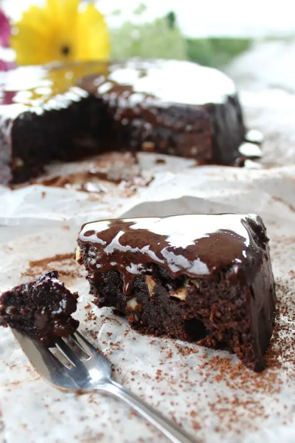 The Best Chocolate Brownie Cake - You won't believe how DELICIOUS this Sugar & Dairy Free cake recipe is! It's easy to make & will satisfy any chocolate craving. I LOVE this cake! | berrysweetlife.com| www.berrysweetlife.com