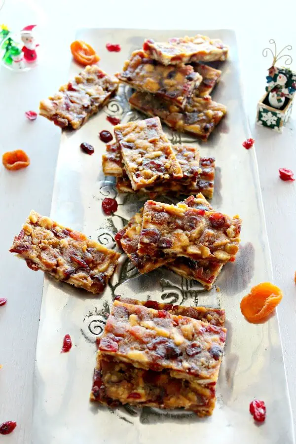 Apricot & Cranberry No Bake Bars. Quick & easy fruit bars with reduced sugar. Perfect easy treat to satisfy a sweet tooth. Great pudding with ice cream | berrysweetlife.com