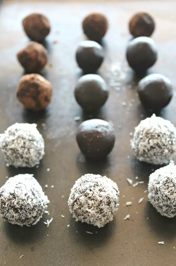 Wonderfully decadent, rich and chocolatey truffles that are sugar free! It's very easy to make these low carb Dairy & Sugar Free Almond Chocolate Truffles | berrysweetlife.com
