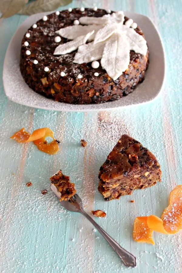 How to Make the Perfect Christmas Cake. 9 Steps to a healthier, moister, more delicious Christmas Cake this Christmas! I love this recipe. | berrysweetlife.com