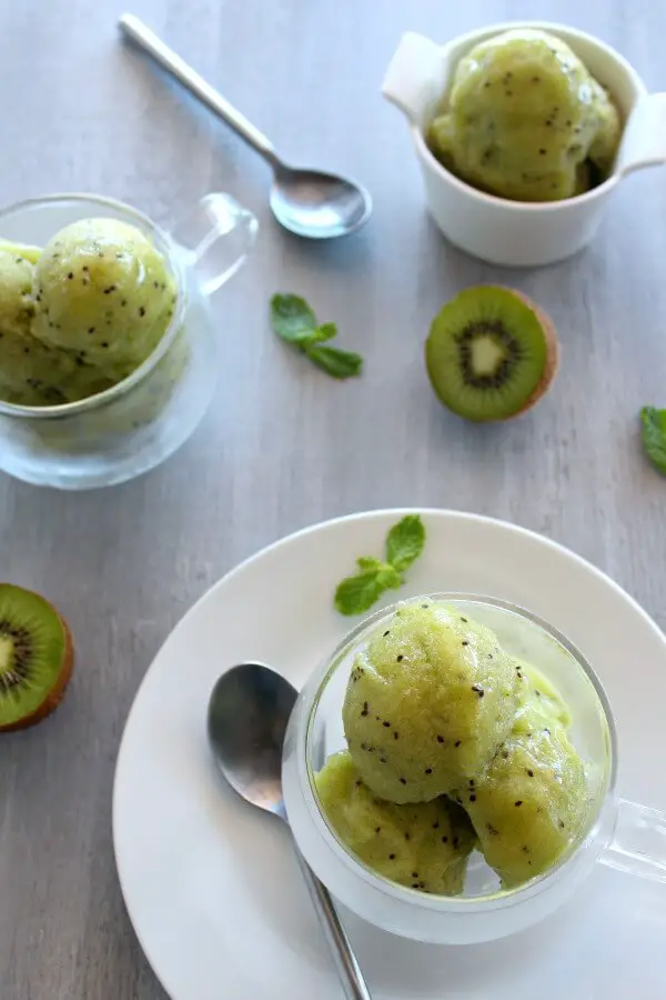 2 Ingredient Banana Kiwi Sorbet Scoops. All you need is Bananas Kiwis & 15 minutes! Healthy, quick, easy & yum! A perfect summer treat for the whole family | berrysweetlife.com