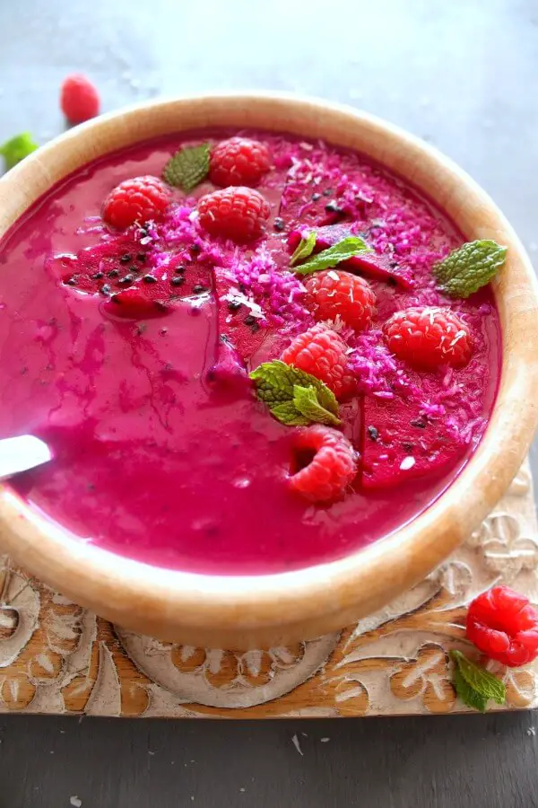 Raspberry Coconut Dragon Fruit Smoothie Bowls. Very healthy breakfast smoothie bowls. Quick & easy to make, dairy free & totally DELICIOUS! | berrysweetlife.com