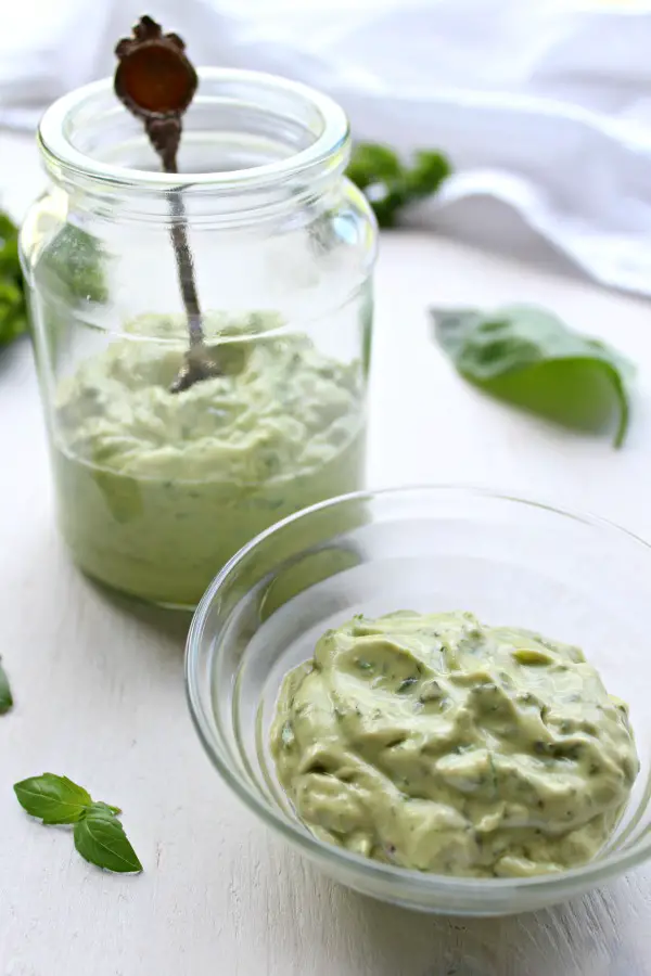 The Best Herby Avocado & Yoghurt Pesto Sauce. A creamy pesto sauce that is very quick & easy, healthy and versatile. No oil added, full of goodness! | berrysweetlife.com