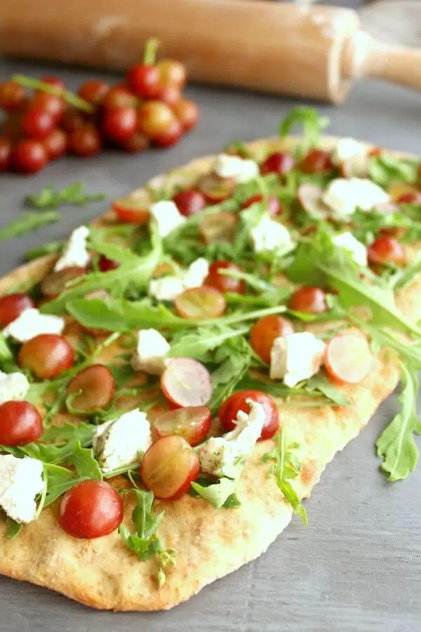 Wholewheat Grape Rocket & Goats Cheese Healthy Pizza. A recipe you need! Delicious vegetarian pizza with so much flavour and goodness. Perfect dinner recipe for the whole family | berrysweetlife.com
