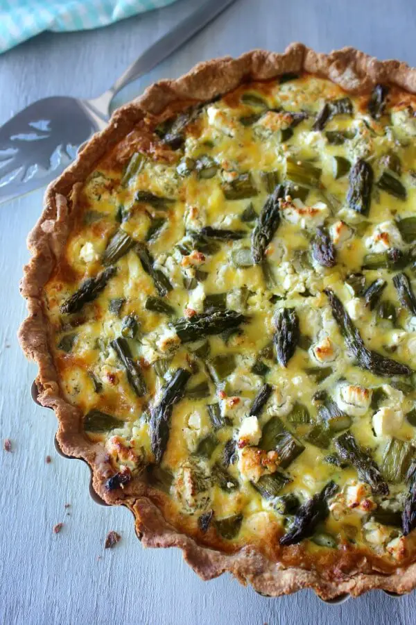 Asparagus Courgette & Goats Cheese Quiche. The most delicious & healthy, rustic & impressive quiche perfect for a big family! | berrysweetlife.com