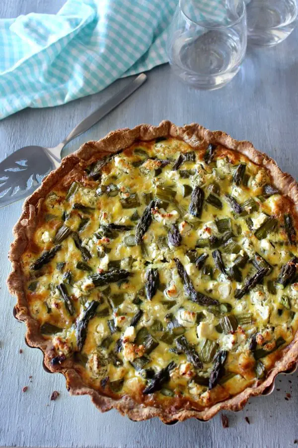 Asparagus Courgette & Goats Cheese Quiche. The most delicious & healthy, rustic & impressive quiche perfect for a big family! | berrysweetlife.com