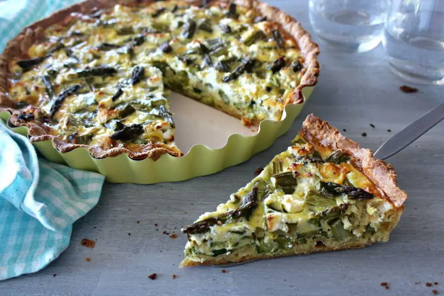 Asparagus Courgette & Goats Cheese Quiche. The most delicious & healthy rustic & impressive quiche perfect for a big family! | berrysweetlife.com
