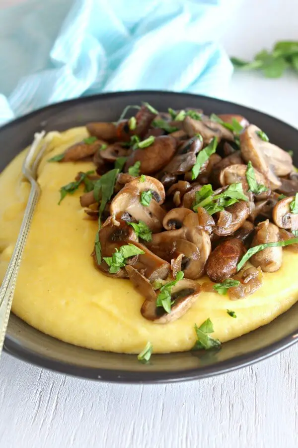 Cheesy Polenta & Garlic Sautéed Mushrooms with Rocket. A simple weeknight dinner that is delicious and very healthy. Perfect for a family supper | berrysweetlife.com