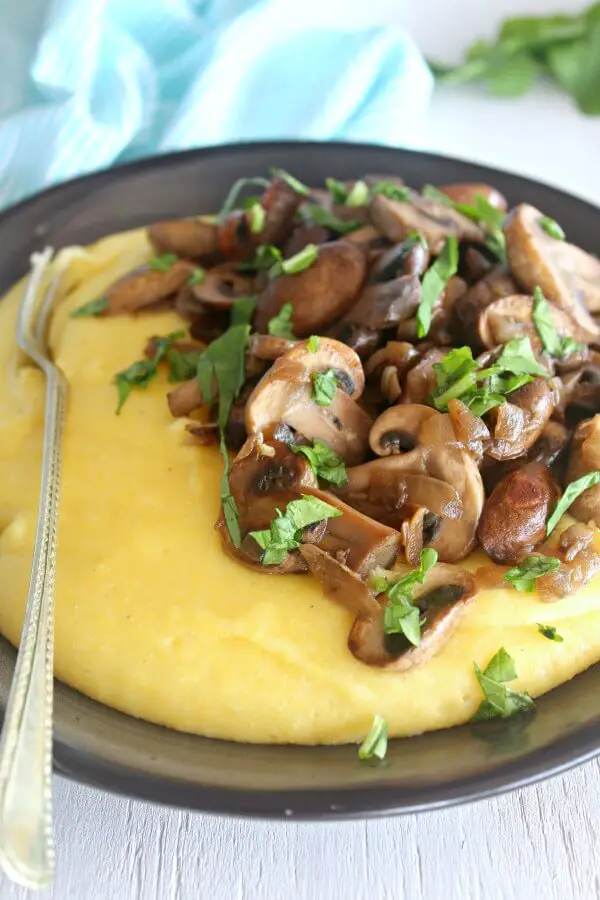 Cheesy Polenta & Garlic Sautéed Mushrooms with Rocket. A simple weeknight dinner that is delicious and very healthy. Perfect for a family supper | berrysweetlife.com