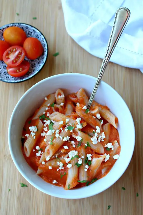 Roasted Red Pepper Garlic Pasta Sauce. The most versatile & flavoursome sauce ever! Quick & simple to make - serve it with pasta, chicken, anything!! | berrysweetlife.com