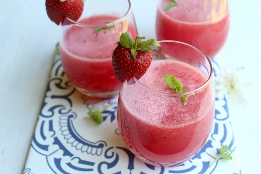 Sparkling Watermelon Strawberry Mint Lemonade. A healthy, fun & pretty drink perfect for summer get togethers. A beautiful welcome drink! | berrysweetlife.com