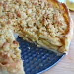 Brown Butter Caramel Crumble Apple Pie. An Irish inspired recipe that is delicious and easy to make. Layers of tart apples with a crunchy caramel crumble topping | berrysweetlife.com