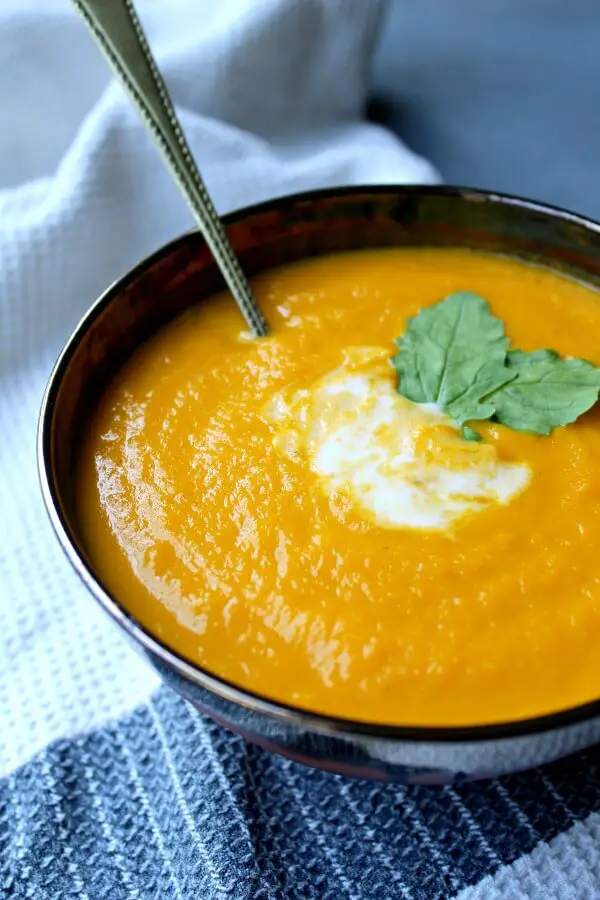 Clean Eating Carrot Turmeric Ginger Soup. The healthiest, most scrumptious soup ever! Even the fussiest eater will love this one, perfect for a light lunch or a simple supper for the family | berrysweetlife.com
