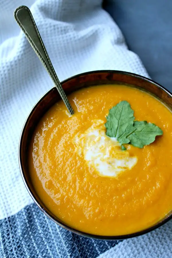 Clean Eating Carrot Turmeric Ginger Soup. The healthiest, most scrumptious soup ever! Even the fussiest eater will love this one, perfect for a light lunch or a simple supper for the family | berrysweetlife.com