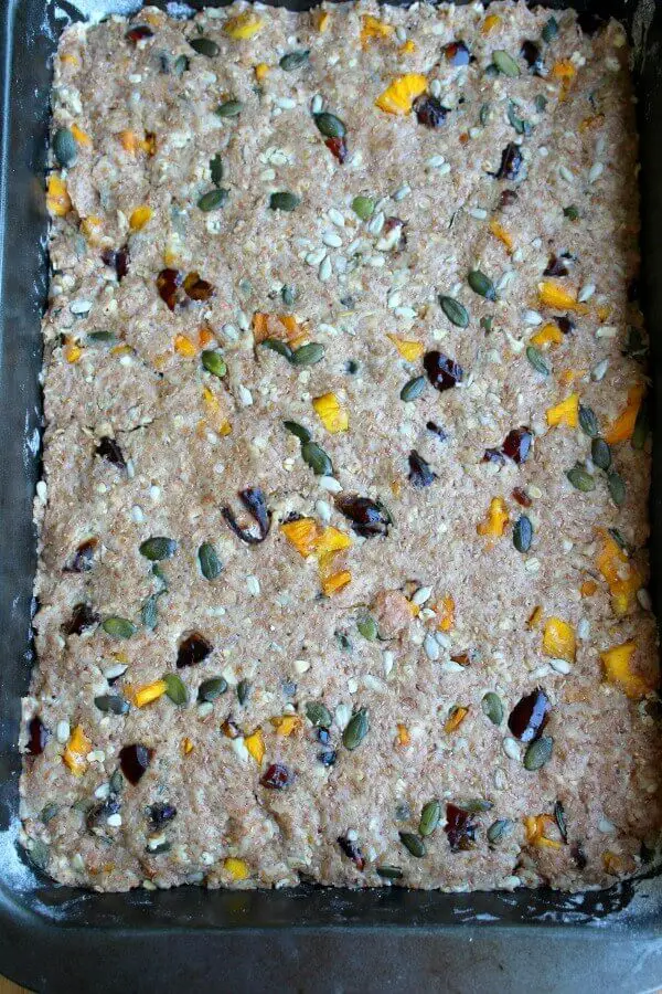 Mango Date Brown Flour Muesli Rusks. A healthy South African rusk recipe that is easy to make, naturally sweetned and packed full of goodness! | berrysweetlife.com