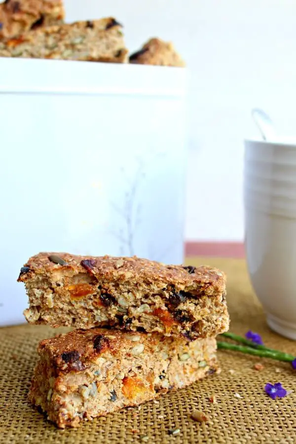 Mango Date Brown Flour Muesli Rusks. A healthy South African rusk recipe that is easy to make, naturally sweetned and packed full of goodness! | berrysweetlife.com