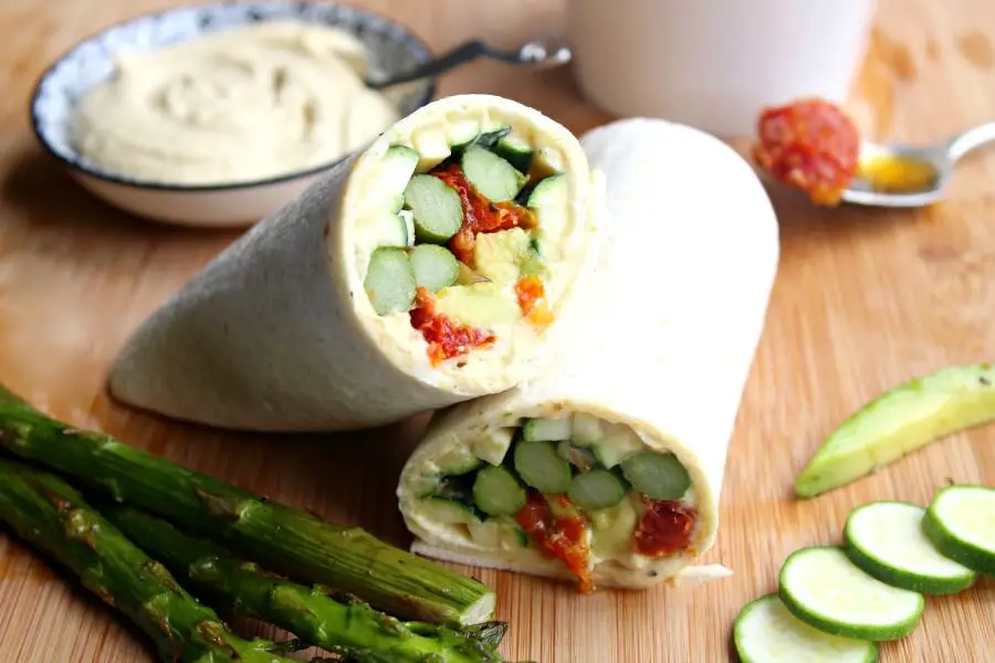 Asparagus Sun Dried Tomato Hummus Wraps. Very quick & easy wraps that are delicious and healthy, perfect for entertaining or a quick family meal | berrysweetlife.com