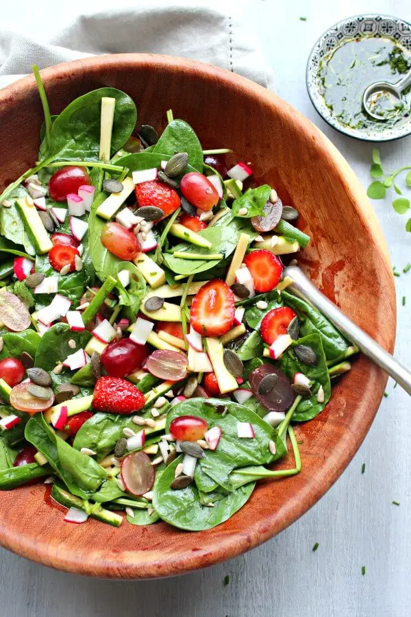 Grape Spinach Zucchini Harvest Salad. A light, fresh salad with bursts of flavour - perfect for a light lunch or as a side dish | berrysweetlife.com