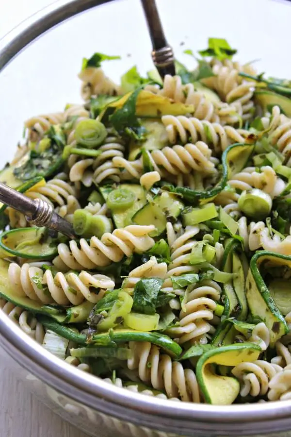 Green Goddess Pesto Pasta Salad. Get all your greens in one wholesome bowl with this seriously healthy & delicious pasta salad recipe! | berrysweetlife.com 