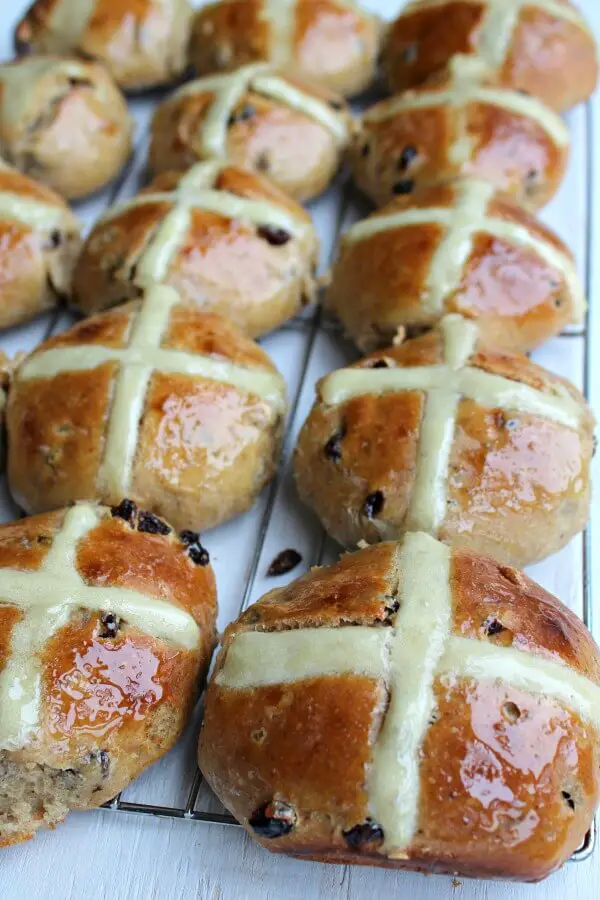 No Knead Easter Hot Cross Buns. The best, easy homemade Hot Cross Buns for Easter - Soft & fluffy, full of spices & raisins with a honey glaze. YUM! | berrysweetlife.com