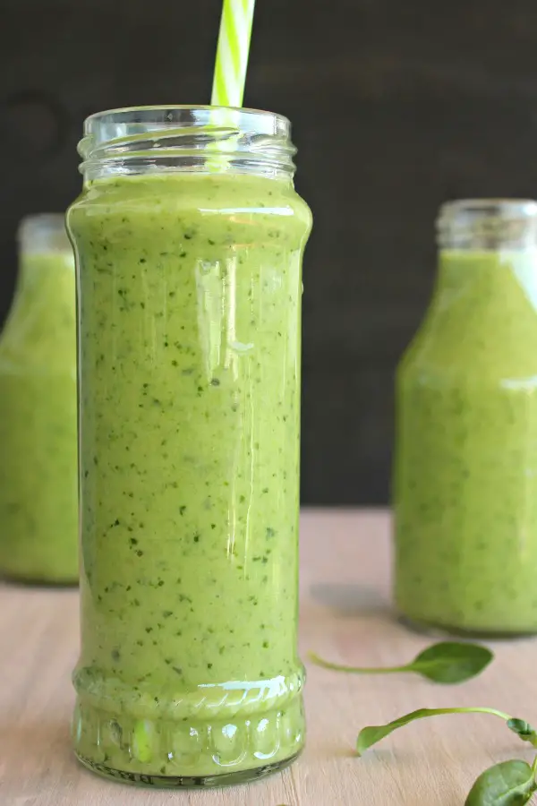 5 Minute Spinach Apple Green Smoothie. The BEST green smoothie! Easy, delicious and fresh healthy smoothie, packed with greens, cucumber and fruit! | berrysweetlife.com