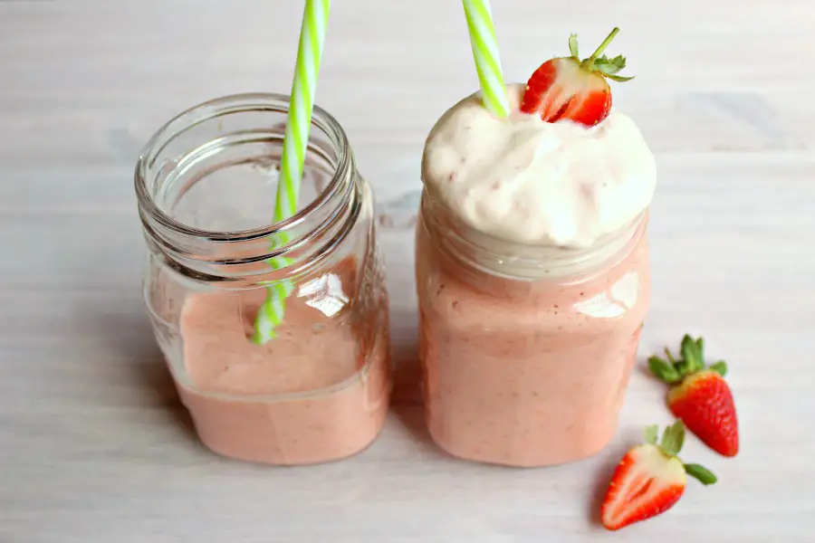 Pretty Pink Lemonade Smoothie. A healthy cross between homemade lemonade and a strawberry smoothie, too delicious for words! | berrysweetlife.com