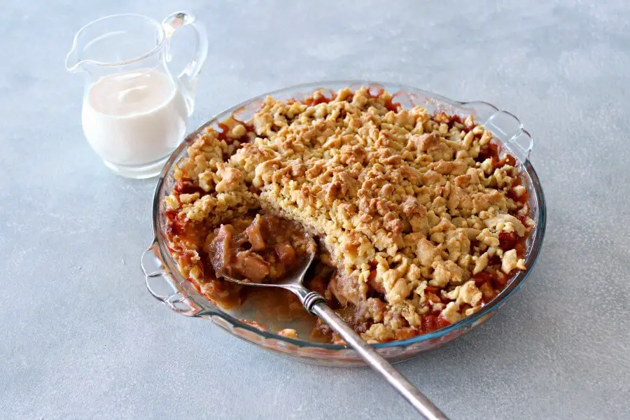 Rhubarb Apple Brown Butter Caramel Crumble. A completely irresistible, tart and sweet rustic pudding that is easy to make and SO delicious! | berrysweetlife.com