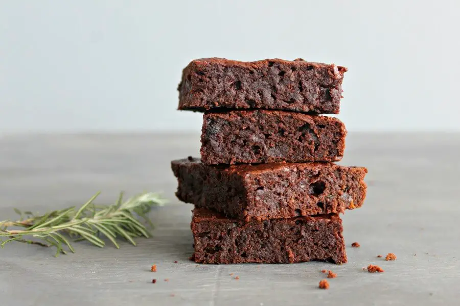 Rosemary Infused Fudgy Chocolate Brownies. The BEST brownies ever! Soft & fudgy in the centre and crispy on top, everyone will love these brownies, plus they're really easy to make! | berrysweetlife.com