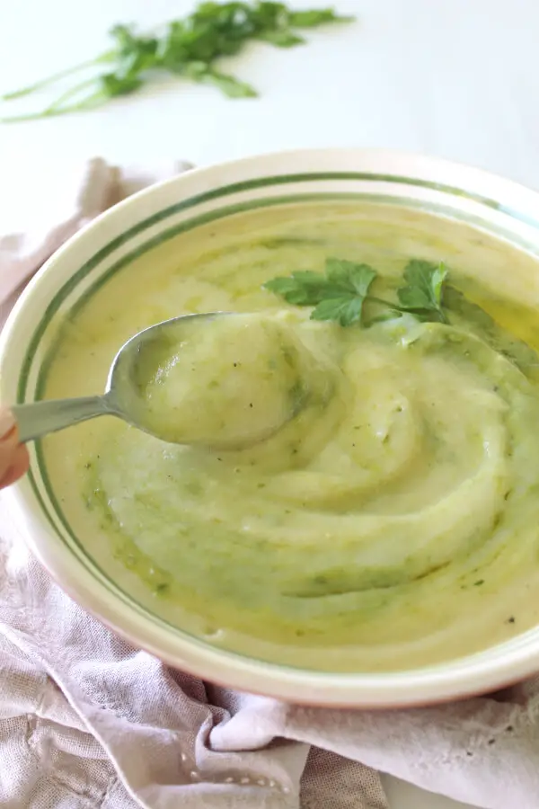 Simple Cauliflower Potato Celery Soup is low carb, vegan, ready in 30 minutes and it's packed with healthy fresh veggies and overflowing with flavour! | berrysweetlife.com
