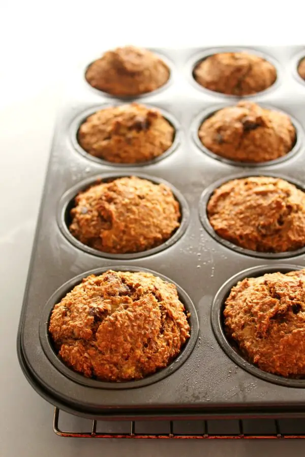 Breakfast Banana Bran Spice Muffins. Naturally sweetened, healthy muffins that take just over 20 minutes to make. Delicious eaten hot out the oven, and the perfect breakfast on the go! | berrysweetlife.com