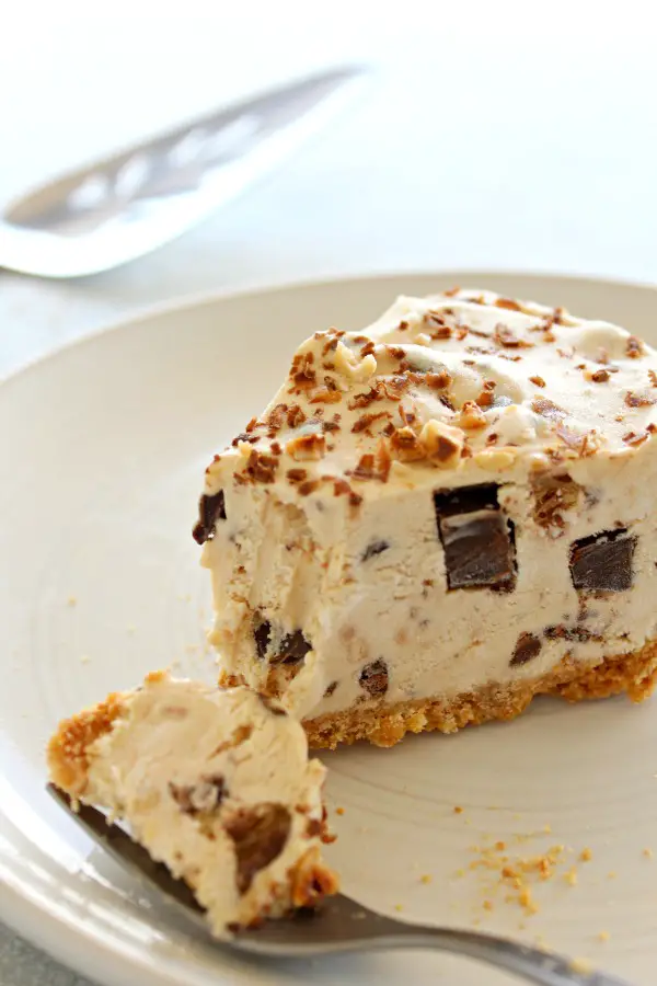 Chocolate Chip Peanut Butter Ice Cream Pie. An easy dessert and HEAVENLY Indulgence! Made with a tub of vanilla ice cream, nut butter, chocolate chips and a graham cracker crust, perfect for summer get togethers! | berrysweetlife.com