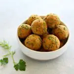 Oven Baked Healthy Vegan Falafel. 30 minute falafel balls or patties made with all healthy ingredients, NO deep frying - baked in the oven to golden perfection | berrysweetlife.com