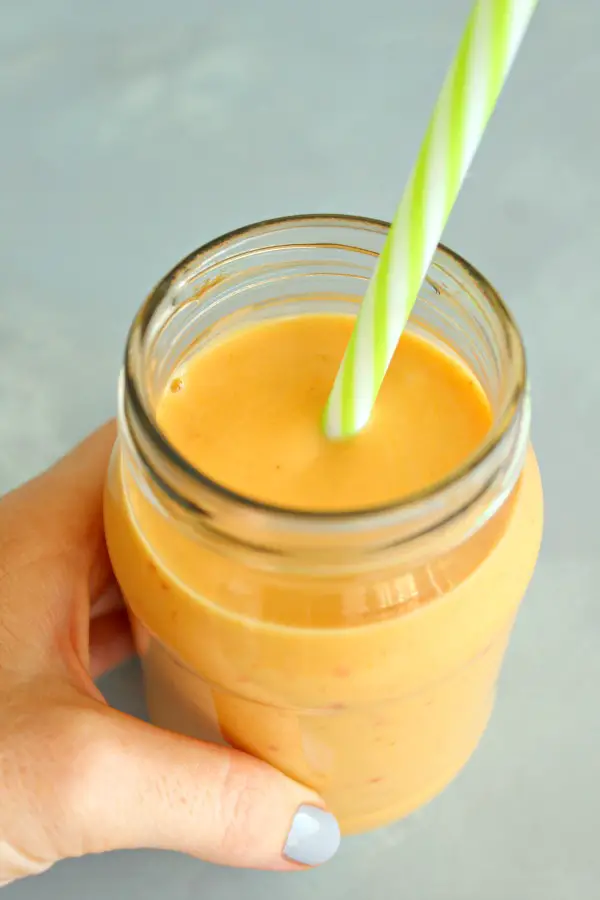 Post Workout Tropical Turmeric Smoothie. The absolute BEST tropical fruit smoothie made with 4 fruits and Greek yoghurt or coconut milk - packed with vitamins, minerals, protein and energy! | berrysweetlife.com