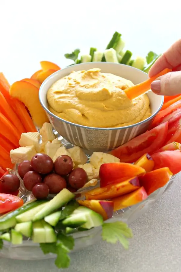 5 Minute Spicy Paprika Tahini Hummus. Easy, nutritious and delicious Hummus made with chickpeas, tahini, olive oil, coconut milk and spices | berrysweetlife.com