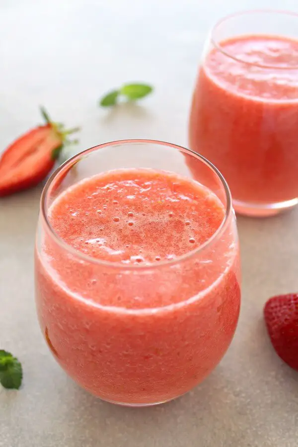 Make Healing Fresh Pineapple Berry Juice at home in your blender in 8 minutes! It's tropical, healthy, easy, completely delicious and so refreshing | berrysweetlife.com