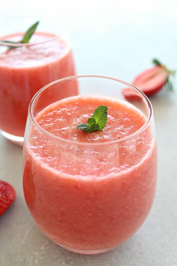 Make Healing Fresh Pineapple Berry Juice at home in your blender in 8 minutes! It's tropical, healthy, easy, completely delicious and so refreshing | berrysweetlife.com