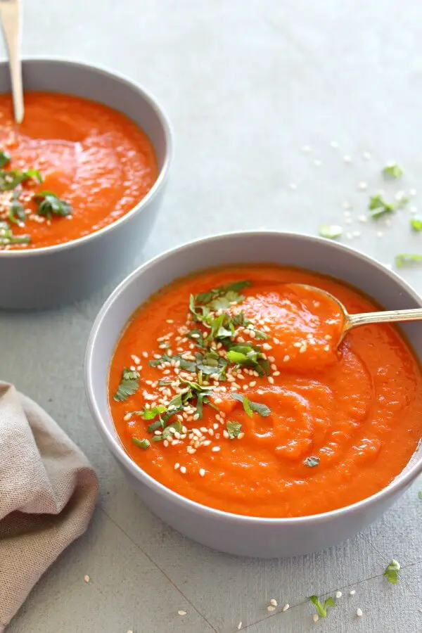 Quick and easy vegan Nutritious Red Pepper Carrot Soup bursting with flavour, colour, vitamins and minerals, this is such a healthy and delicious dinner! | berrysweetlife.com