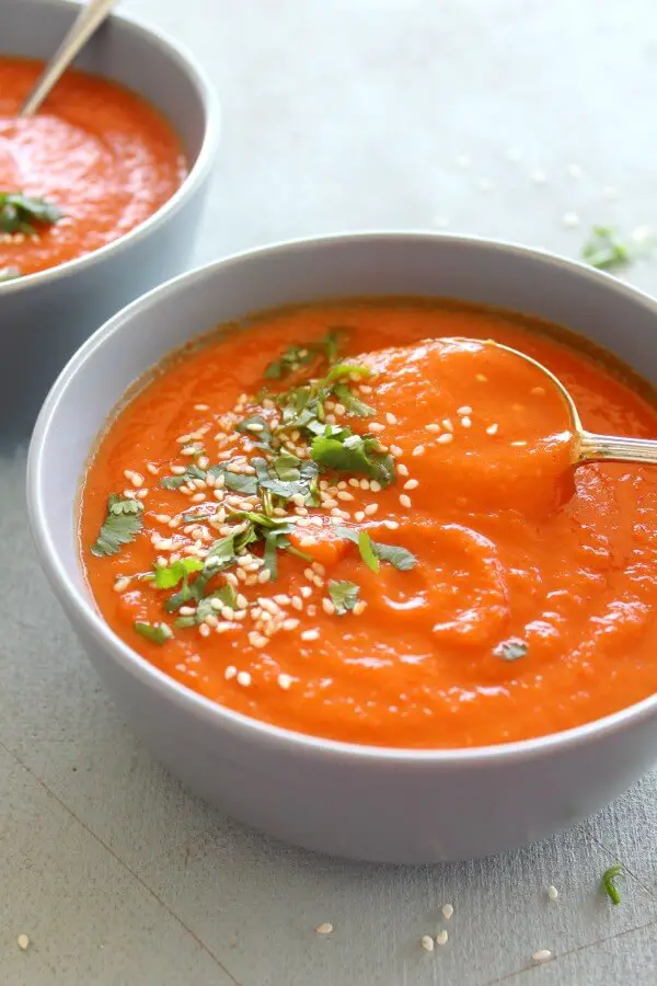 Quick and easy vegan Nutritious Red Pepper Carrot Soup bursting with flavour, colour, vitamins and minerals, this is such a healthy and delicious dinner! | berrysweetlife.com