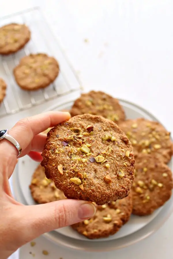 No sugar, gluten, dairy or eggs - these crispy, perfectly spiced, vegan One Bowl Pistachio Ginger Snaps are so easy, just 5 minutes to bake to perfection! | berrysweetlife.com
