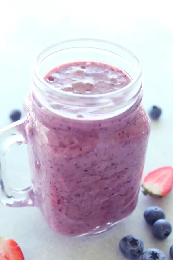 This high Antioxidant Berry Blaze Smoothie is full of superfood berries, banana and coconut milk. Dairy free, vegan, healthy, delicious and easy to make | berrysweetlife.com