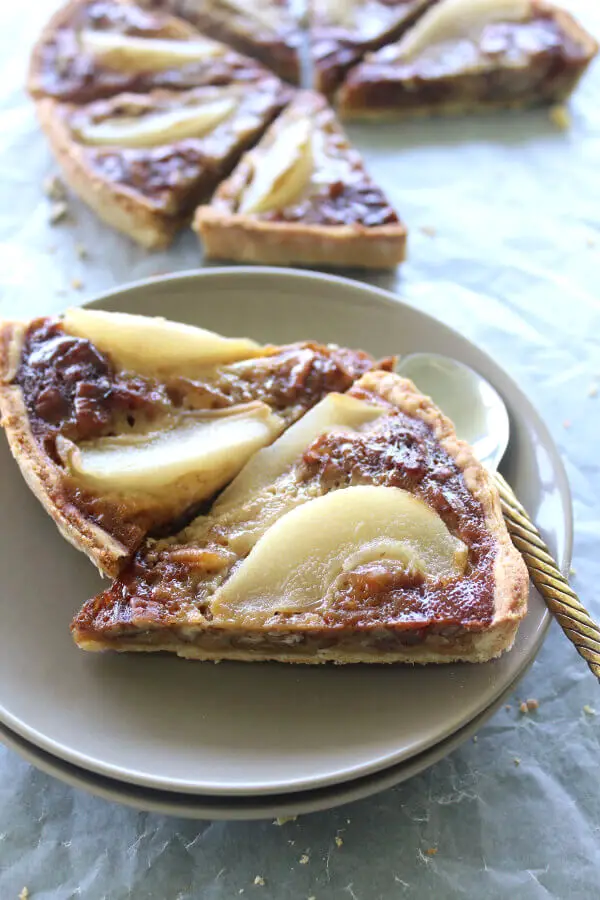 A Rich Caramel Pecan Pear Pie recipe that is the best I have ever had! Made with a buttery crust from scratch, poached pears and a creamy caramel filling | berrysweetlife.com