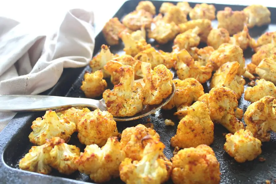 25 minute vegan Golden Spice Roasted Cauliflower is unbelievably delicious! Crispy on the edges, flavourful, and packed with vitamins, minerals, antioxidants and anti-inflammatories. Such an easy side dish! | berrysweetlife.com