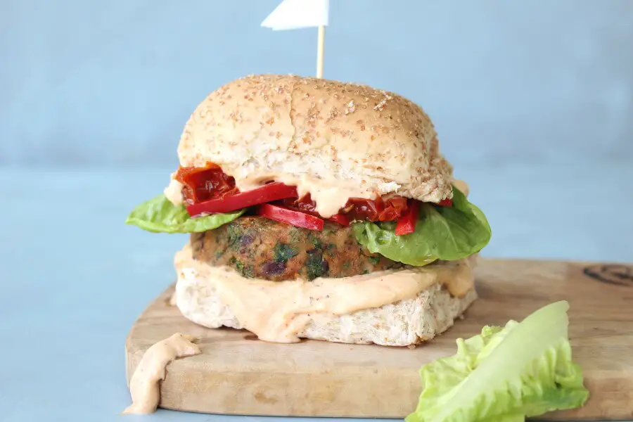 An easy vegetarian and vegan burger recipe alternative, quick and easy to make in a blender, and can be easily adapted for most diets | berrysweetlife.com